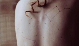 网红推特女吃瓜纹身视频,揭秘纹身背后的故事”