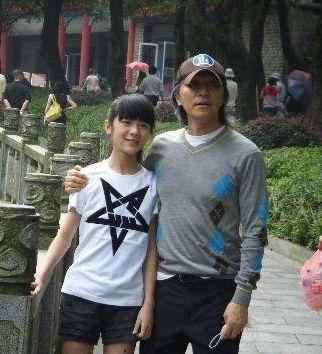 娱乐吃瓜徐娇,从童星到时尚达人，娱乐界的吃瓜女王